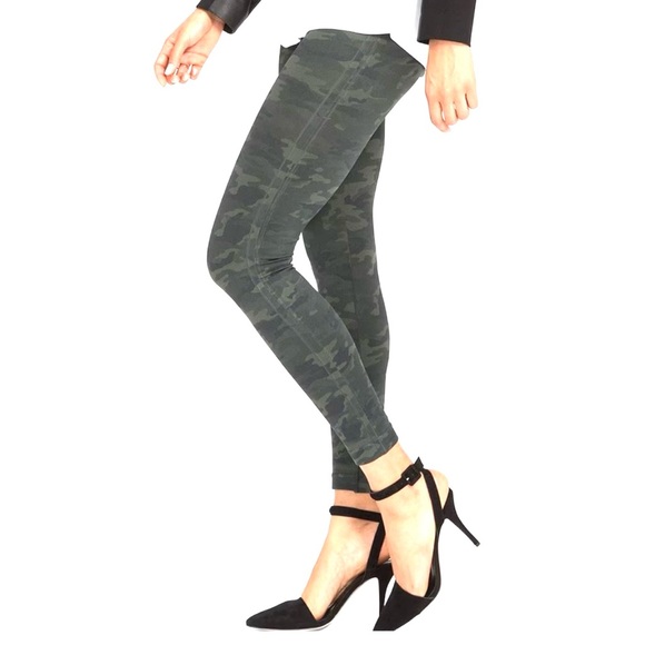 SPANX Look at me Now Camo Seamless Leggings Size Large - Picture 14 of 14